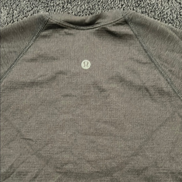 Lululemon Gray Short Sleeve Shirt - Picture 2 of 3